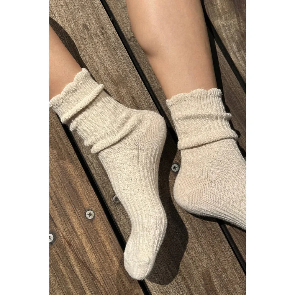 Le Bon Shoppe - Linen Scallop Socks | Naturel
